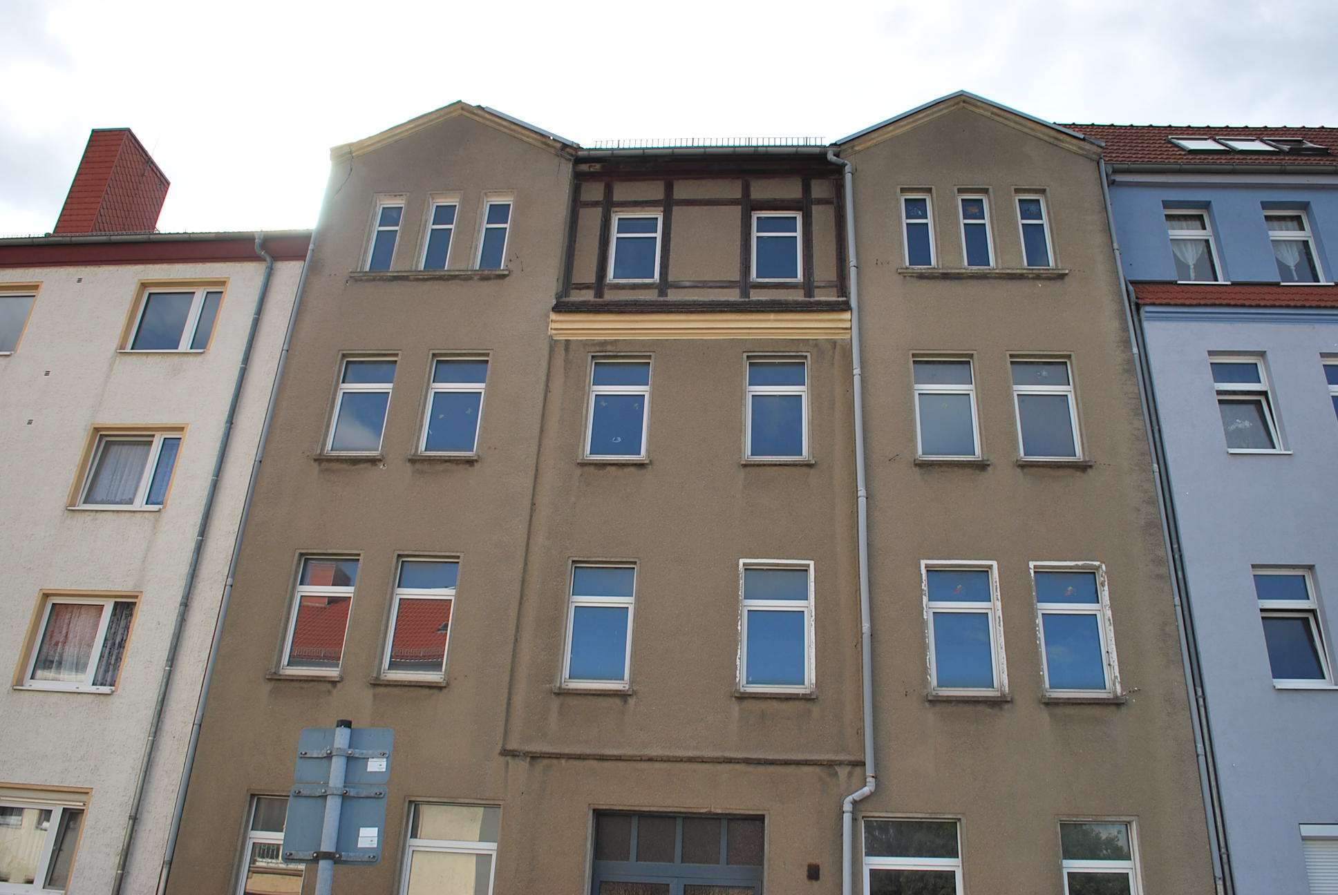 Mehrfamilienhaus mit Entwicklungspotenzial in Zeitz – Sanierungsobjekt mit Ausbaureserve, Burgenlandkreis – Bild 1