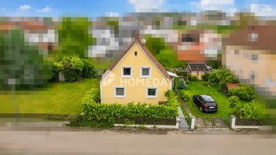 Familienfreundliches Einfamilienhaus mit Dachterrasse und schönem Garten
