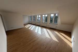 Erstbezug nach Sanierung: 4-Zimmer Dachgeschosswohnung in Köln-Weiden