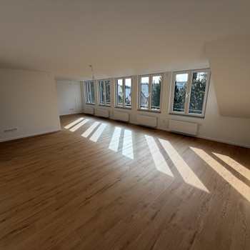 Erstbezug nach Sanierung: 4-Zimmer Dachgeschosswohnung in Köln-Weiden
