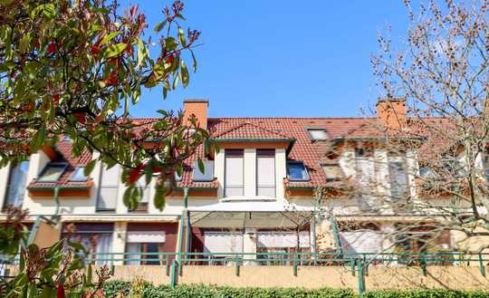 Modernisiertes Reihenmittelhaus in ruhiger Hoflage