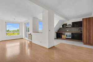 Über den Dächern von Weißensee – Dachgeschosswohnung mit Balkon und Terrasse