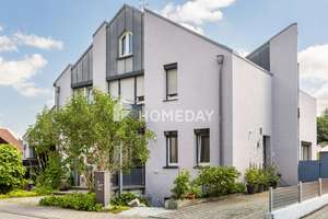 Urlaub jeden Tag: Exklusives Einfamilienhaus in Karlsbad mit Indoor-Pool, Sauna & Kamin