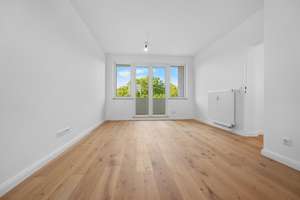 Erstbezug nach Sanierung - 3 Zimmer, Einbauküche und Balkon