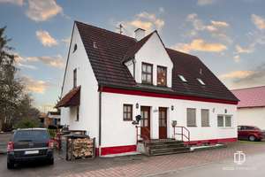 Vielseitig nutzbares Zweifamilienhaus in guter Lage