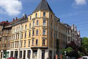 Helle, gut geschnittene 4-Zimmer-Wohnung mit Balkon in ruhiger Seitenstraße