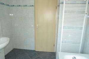 Sehr schöne 2-Raum-Whg (ca. 60 m²) mit Fensterbad, W-Balkon und Stellplatz – Sachsenring 23, 9127 Gablenz, Chemnitz – Vorschaubild 16