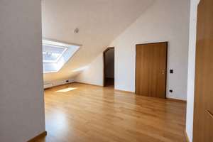 Großzügige 4-Zimmer-Maisonettewohnung mit TG-Stellplatz in Karlsruhe – Die vollständige Adresse der Immobilie erhältst du vom Anbieter., 76139 Waldstadt, Karlsruhe – Vorschaubild 3