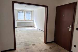 Freie Erdgeschosswohnung mit Balkon in Pempelfort ! Sanierungsprojekt für Handwerker & Investoren – 40479 Pempelfort, Düsseldorf – Vorschaubild 3