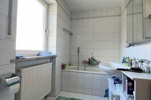 Sonniges, schönes Reiheneckhaus mit großem Garten, Vorgarten, Terrasse und Garage – Dachau (Kreis) – Vorschaubild 7