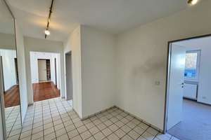 Großzügige 4-Zimmer-Wohnung mit Schwimmbadanteil, 2 Garagen und Zugang zum Gemeinschaftsgarten – Die vollständige Adresse der Immobilie erhältst du vom Anbieter., 90427 Großgründlach, Nürnberg – Vorschaubild 4