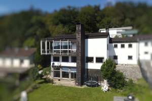 VR IMMO: Villa. Für Menschen mit Stil und Sinn für das Exklusive. – Die vollständige Adresse der Immobilie erhältst du vom Anbieter., 58840 Plettenberg – Vorschaubild 2