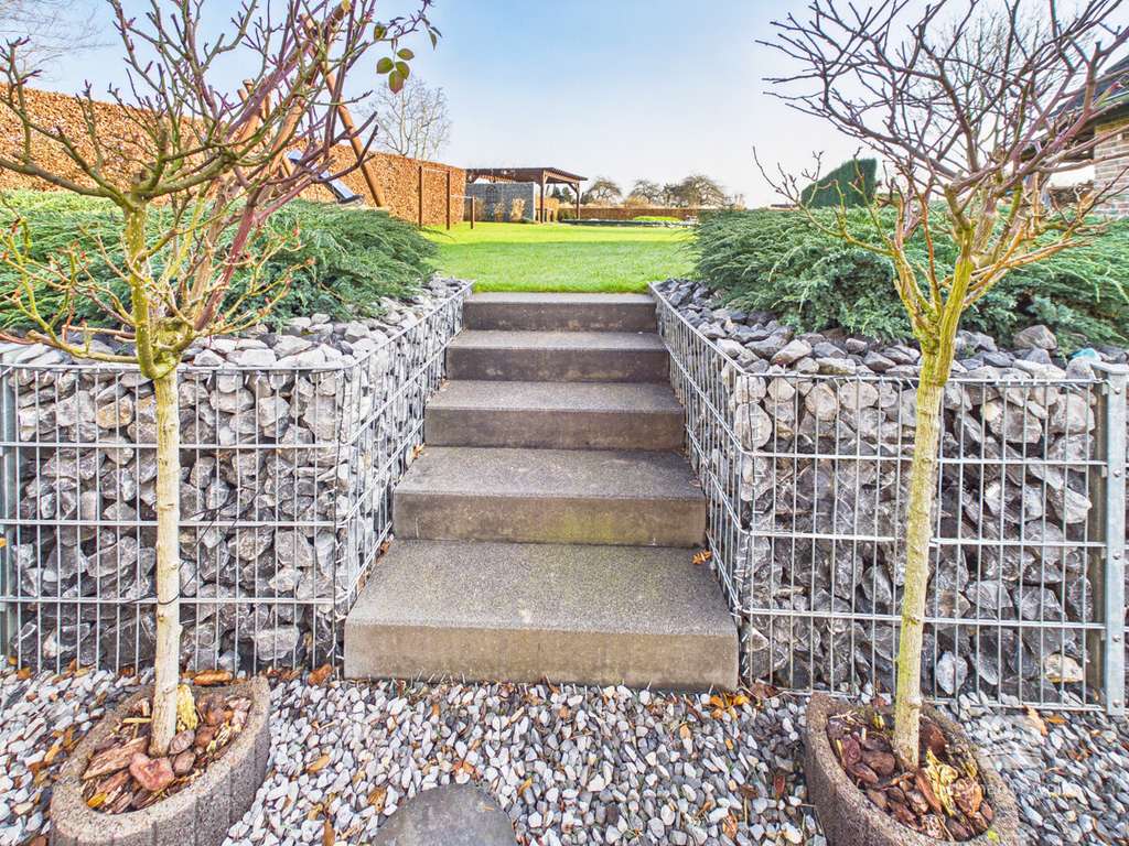 Immobilie in Waldfeucht - REIMANN&WOLFF Waldfeucht-Haaren: "Stilvolles Wohnen. Gartenidylle mit Pool und Weitblick." - Bild 4