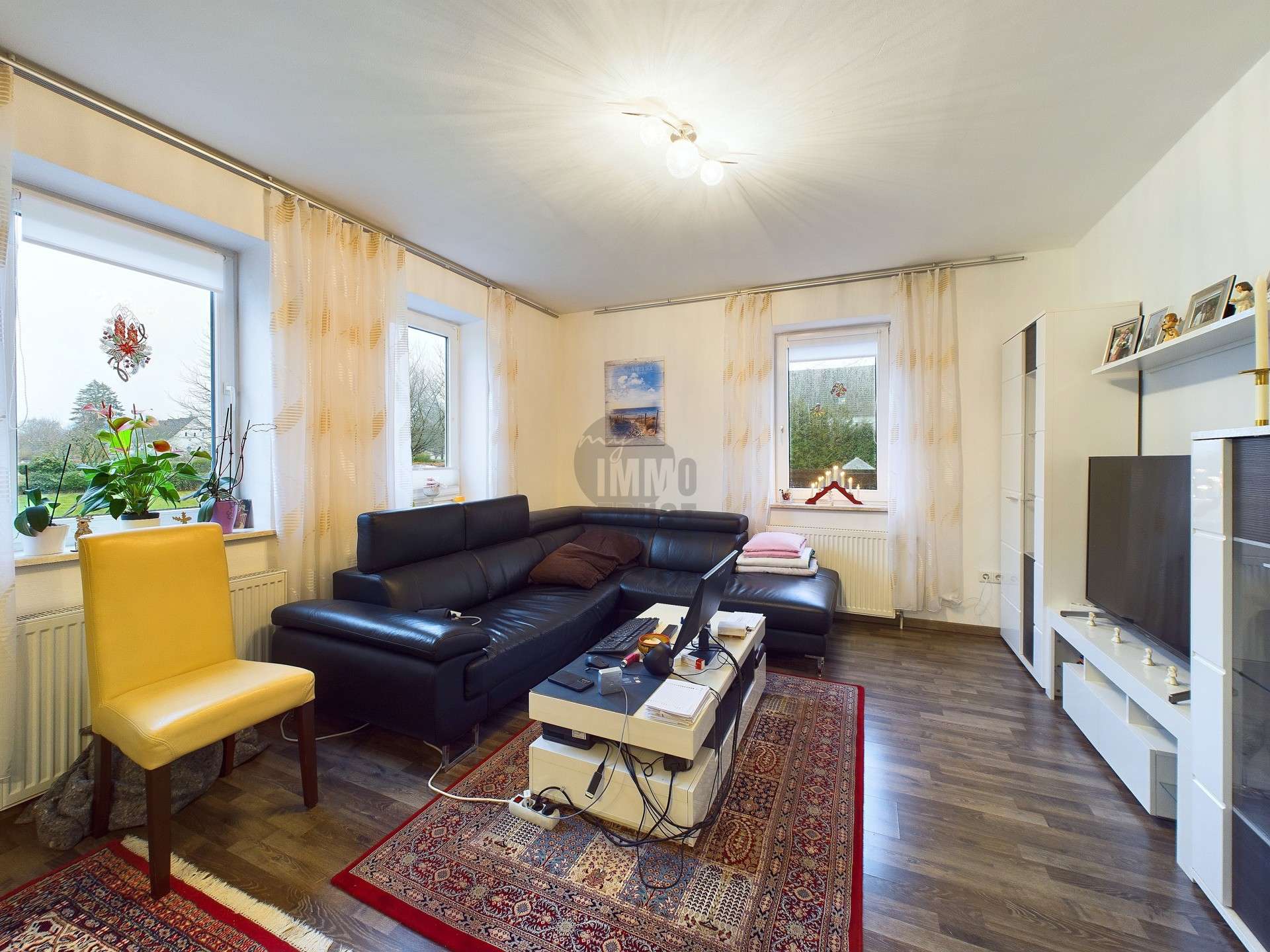 Immobilie in Sande - CHARMANTE EG-WOHNUNG MIT SONDERNUTZUNG FÜR TERRASSE & AUSGEBAUTEM DACHBODEN ALS RÜCKZUGSORT INKL BAD - Bild 6