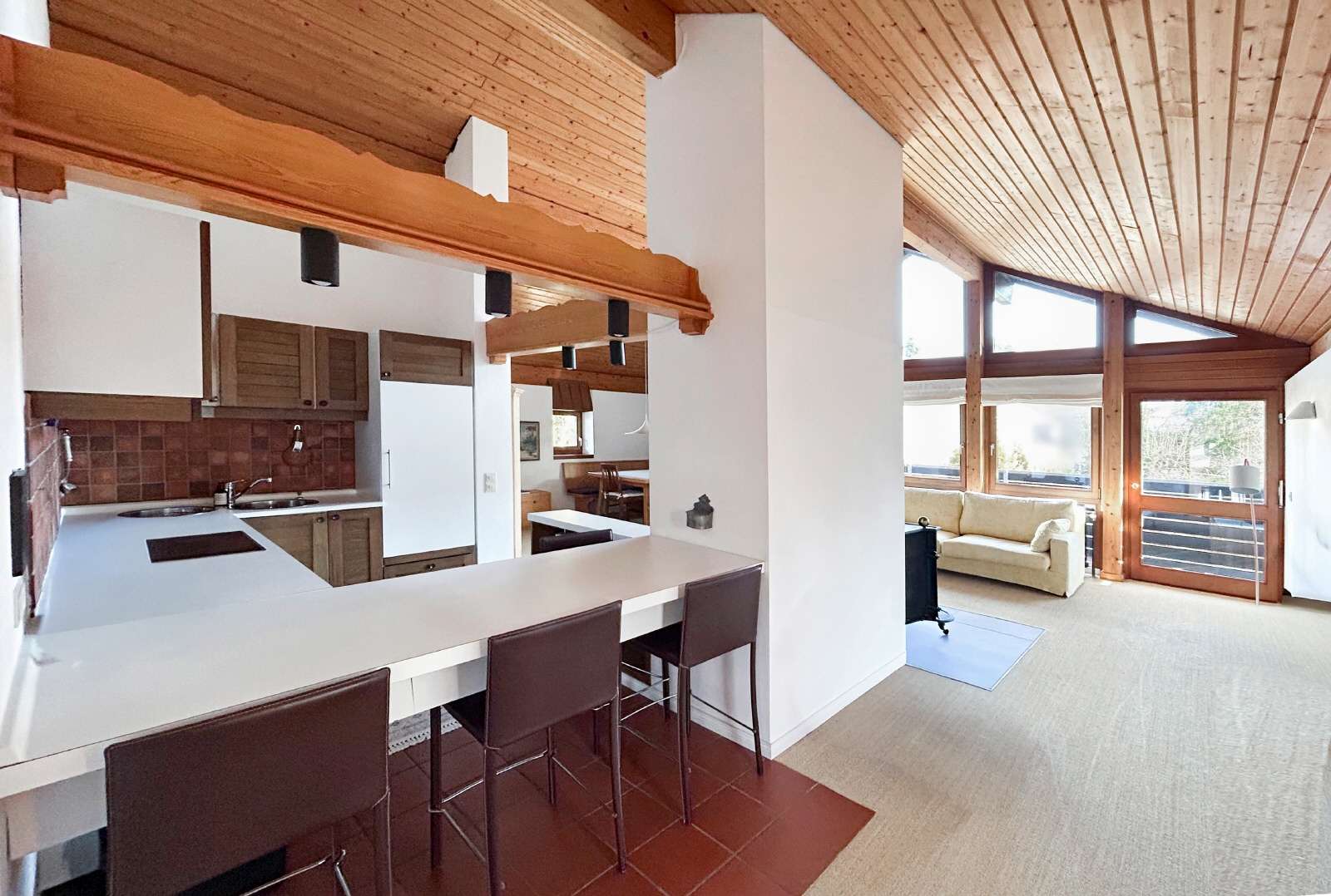 Immobilie in Bernried am Starnberger See - BERNRIED: ARCHITEKTENHAUS MIT ZWEI WOHNEINHEITEN UND IDYLLISCHEM GARTEN - Bild 2