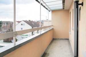 Mainnähe, Einbauküche, Balkon! Gepflegte, helle 3-Zimmer-Dachwohnung, Offenbach-Bürgel – Offenbach am Main – Vorschaubild 1