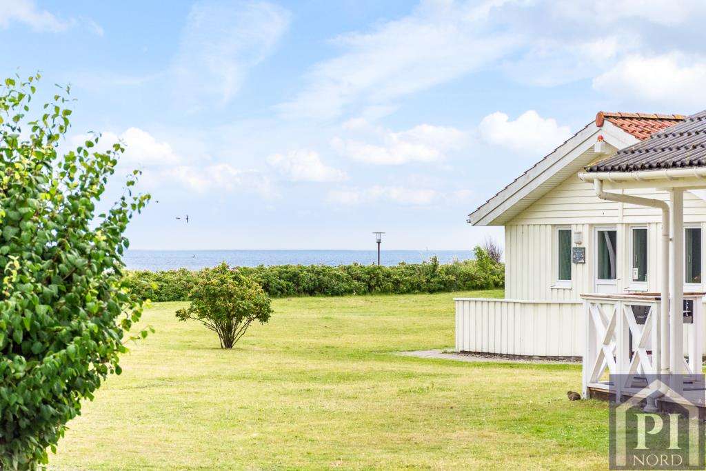 Immobilie in Brodersby - Stilvolles Ferienhaus mit Pool, Sauna und Meerblick – Rückzugsort an der Ostseeküste mit hoher Re... - Bild 0