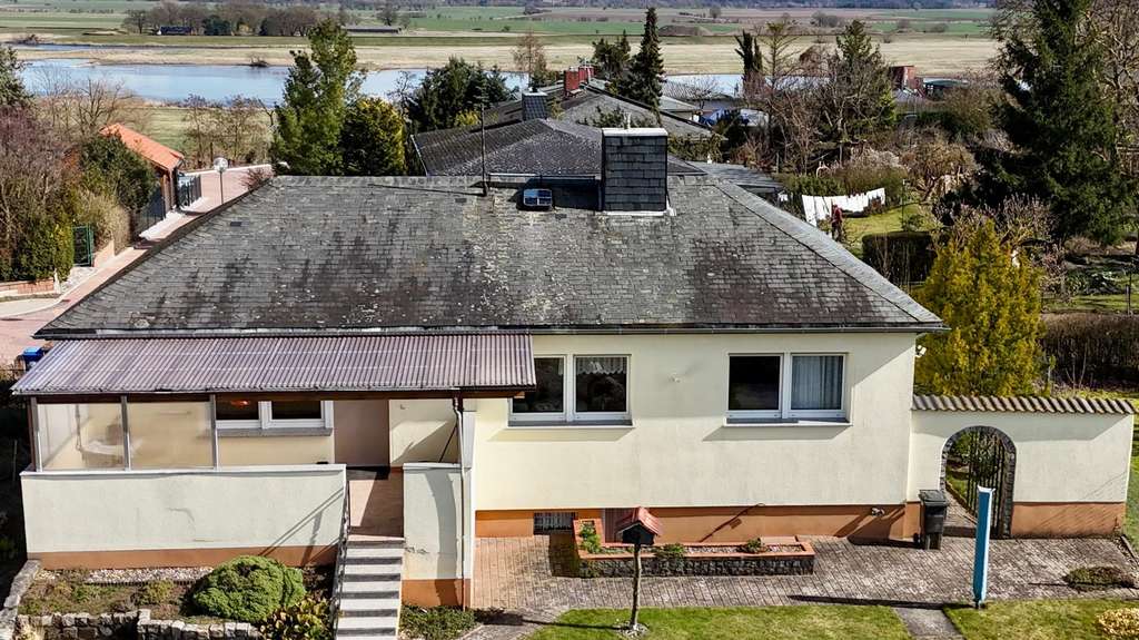 Immobilie in Arneburg - Ruhig gelegenes Einfamilienhaus mit Elbblick, Gartenidylle & überdachter Terrasse in Arneburg - Bild 2
