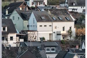 * Lorch am Rhein: Schönes Einfamilienhaus in ruhiger Blicklage * – Die vollständige Adresse der Immobilie erhältst du vom Anbieter., 65391 Lorch – Vorschaubild 2