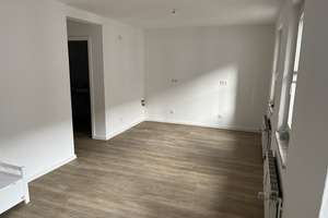 Schöne 2,5-Zimmer-Dachgeschosswohnung zur Miete in Duisburg – Fabrikstr. 8, 47119 Ruhrort, Duisburg – Vorschaubild 2