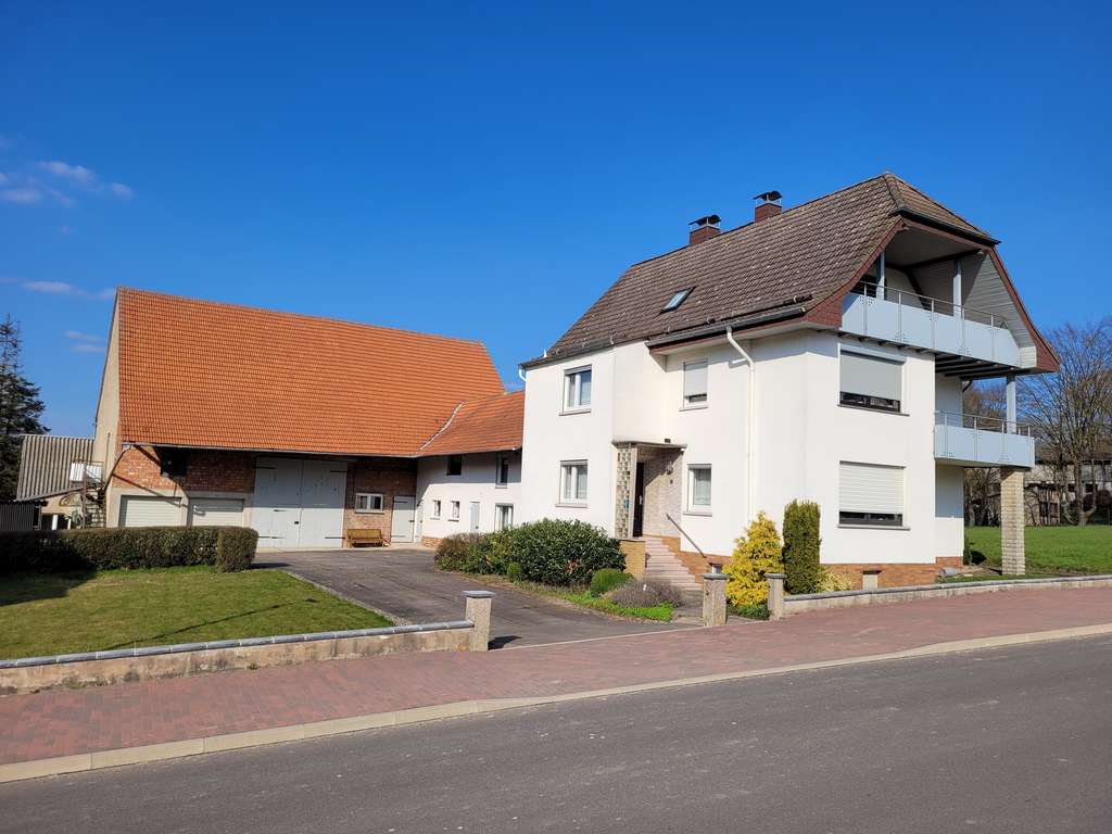 Immobilie in Hohenroda - WEITLÄUFIG!!! Ein- Zweifamilienwohnhaus mit Zwischenbau, Scheune und 8206 m² Grdst. - Bild 0
