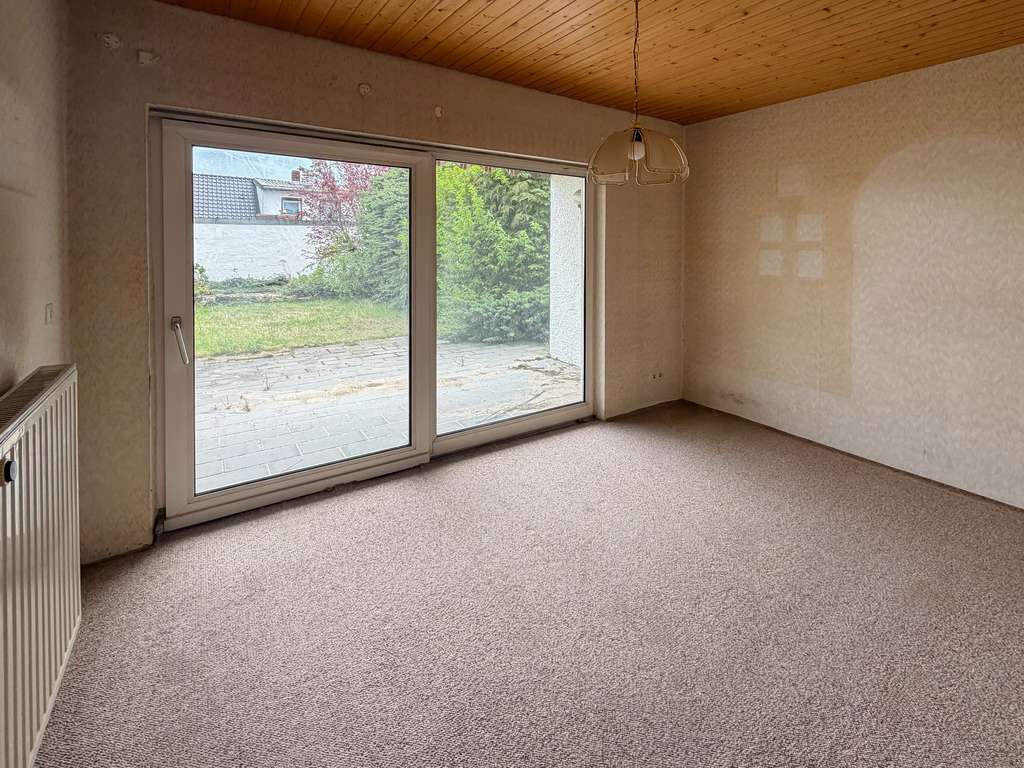 Immobilie in Wolfsburg - Modernisierungsbedürftiges Ein- bis Zweifamilienhaus mit Doppelgarage in Reislingen - Bild 3