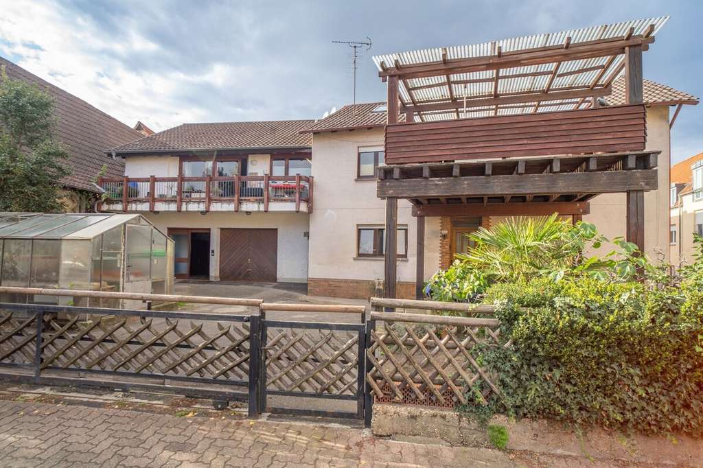Immobilie in Nußloch - Zweifamilienhaus mit barrierefreiem Anbau, großem Innenhof, Scheune und 2 Balkonen - Bild 3