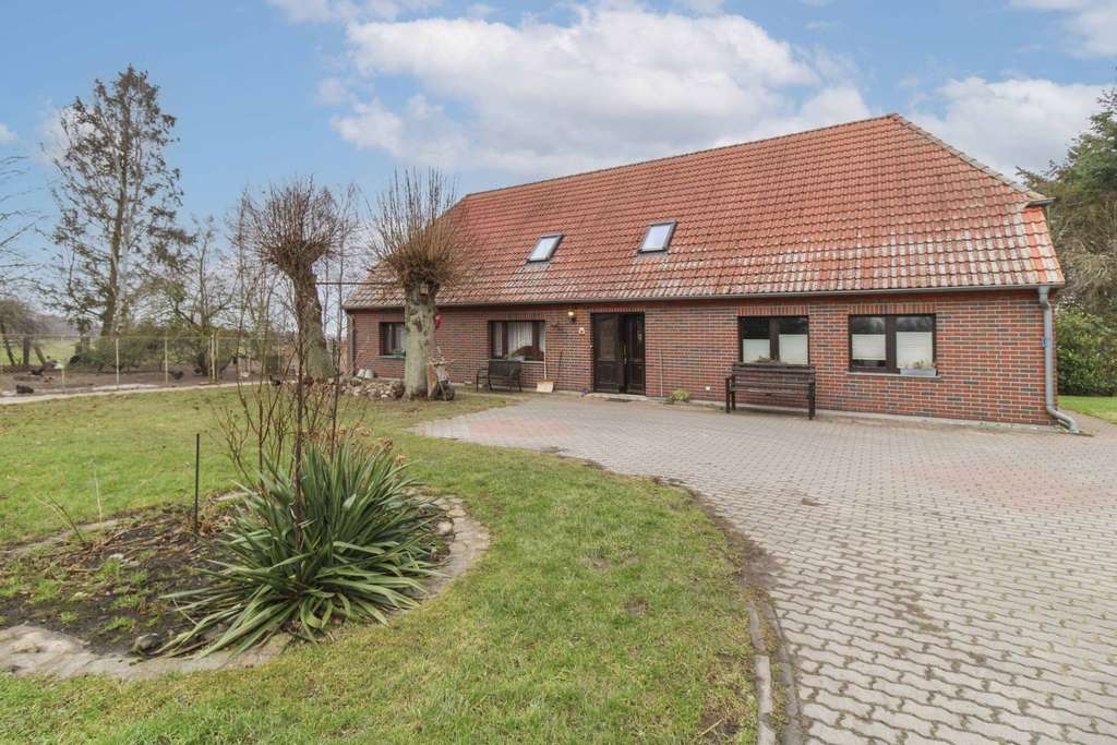 Immobilie in Süderholz - Perfekt für Tierhaltung: Zwei-Seitenhof mit Selbstversorgerbereich, Einliegerwohnung und viel Land - Bild 0