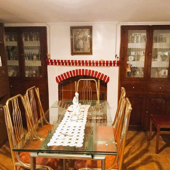 SCHÖNES STADTHAUS IN DER STRASSE