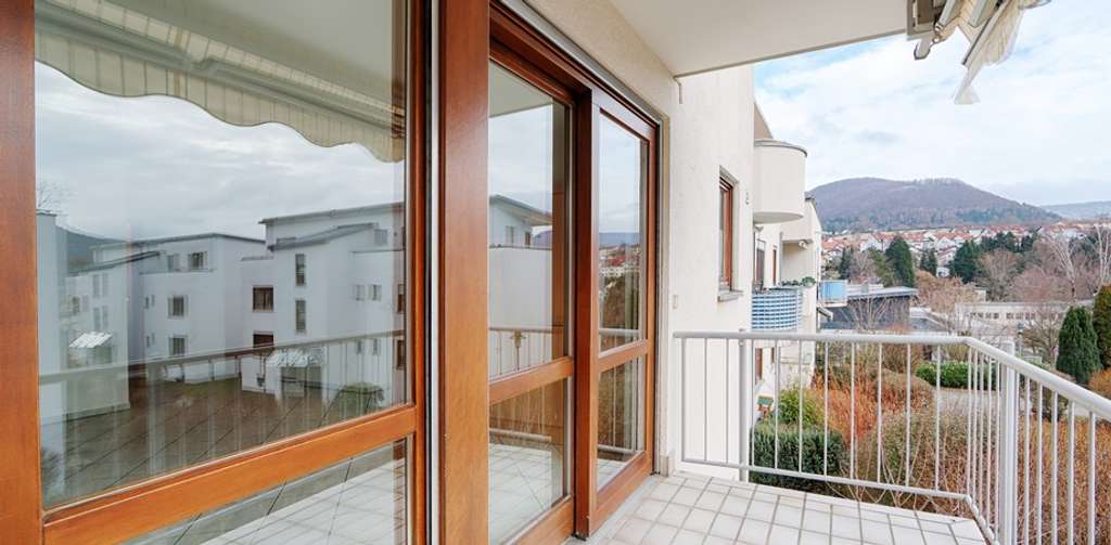 Immobilie in Eningen unter Achalm - Barrierefreie 3-Zimmer-Wohnung mit Balkon und 1 Tiefgaragenstellplatz - Eningen u.A. - Bild 2
