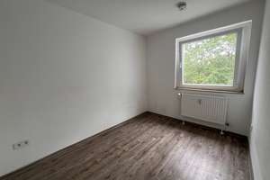 4-Zimmer-Wohnung mit Balkon – Aufzug, neue Badezimmergestaltung, Parkmöglichkeit vor dem Haus – Sophienhof 2, 49084 Schinkel, Osnabrück – Vorschaubild 6