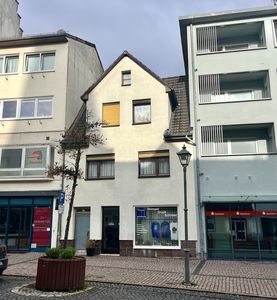 Vielseitiges Einfamilienhaus mit 8 Zimmern, Garten & Gewerbeeinheit für Familien oder Kapitalanleger