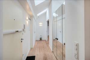 Möbliert: Moderne Dachgeschosswohnung Nähe Stiglmaierplatz – 80335 Augustenstraße, München – Vorschaubild 11
