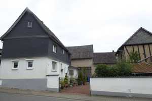 Idyllisches Landleben: Gepflegtes Bauernhaus mit Pferdestall, Scheune und großem Garten in Blasbach! – Lahn-Dill-Kreis – Vorschaubild 2