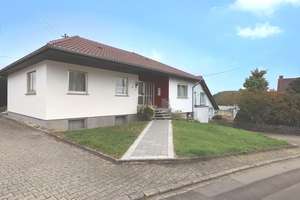 Zeitlose Eleganz – Bungalow mit Gartenparadies – Die vollständige Adresse der Immobilie erhältst du vom Anbieter., 67753 Einöllen – Vorschaubild 2