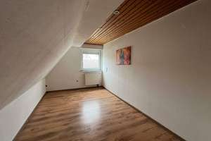 Großzügiges 12-Zimmer-Haus mit Entwicklungspotenzial – ideal für Kapitalanleger, Monteurvermietung – Die vollständige Adresse der Immobilie erhältst du vom Anbieter., 74343 Sachsenheim – Vorschaubild 8