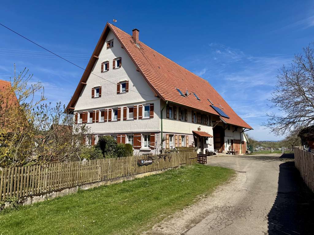 Immobilie in Rosenfeld - Historischer Schlosshof mit Gästewohnung, Pferdehaltung und vielseitigen Nutzungsmöglichkeiten - Bild 1