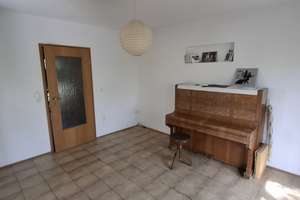 Freistehendes 1-2 Familienhaus mit Doppelgarage, Solar- und Photovoltaikanlage – Die vollständige Adresse der Immobilie erhältst du vom Anbieter., 90427 Großgründlach, Nürnberg – Vorschaubild 7