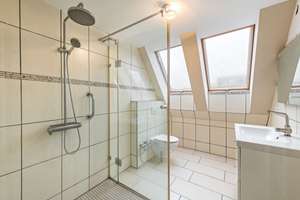 Energetisch fit für die Zukunft: Gepflegtes Zweifamilienhaus – Die vollständige Adresse der Immobilie erhältst du vom Anbieter., 22399 Poppenbüttel, Hamburg – Vorschaubild 10
