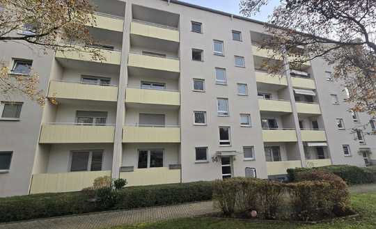 Helle Zwei-ZKB-Wohnung mit Panorama Ausblick und Garage