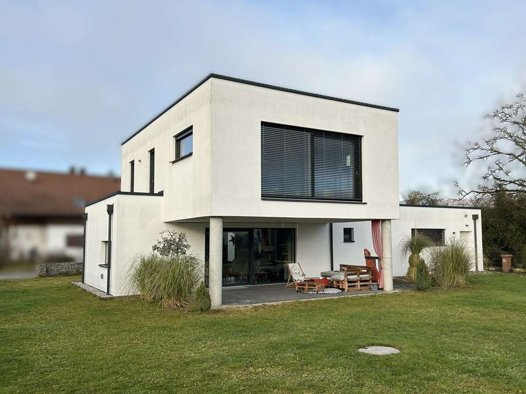 Immobilie in Ering - Höchste Energieeffizienz  Besonderer Wohnstil

Exklusives Einfamilienhaus mit markanter Architektu - Bild 2