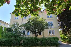+4 Zimmer Familienwohnung-Wohnungsvideo anschauen! Parkett-Einbauküche+ – Die vollständige Adresse der Immobilie erhältst du vom Anbieter., 1219 Strehlen, Dresden – Vorschaubild 2