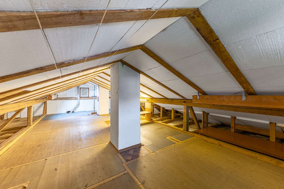 Immobilie in Tutzing - Einfamilienhaus mit großem Grundstück
& viel Raum für neue Ideen - Bild 4