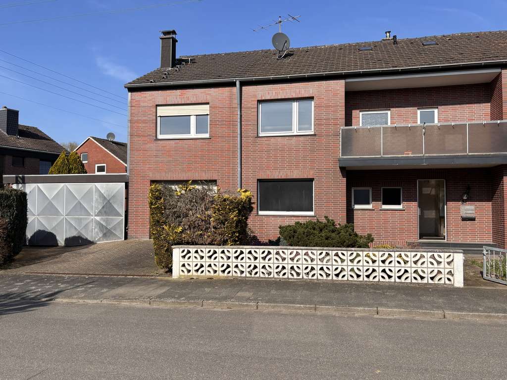 Immobilie in Erkelenz - Doppelhaushälfte mit Anbau - Bild 1