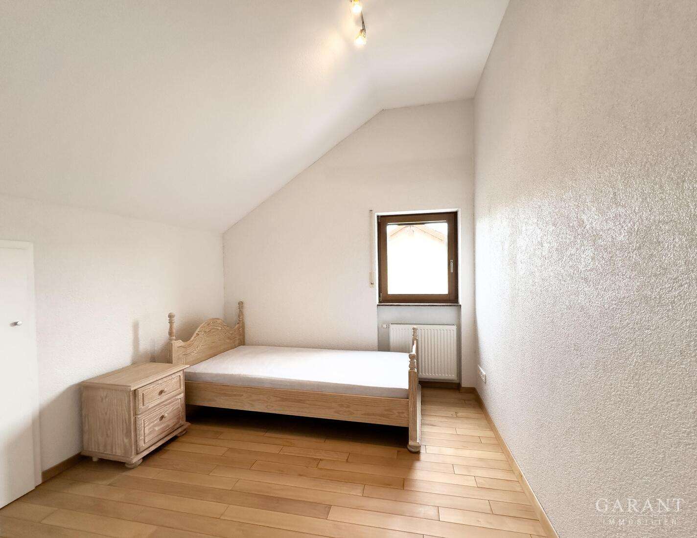 Immobilie in Großniedesheim - *** Architektenhaus mit zwei Wohneinheiten: stilvolles Wohnen mit vielseitigen Möglichkeiten *** - Bild 1