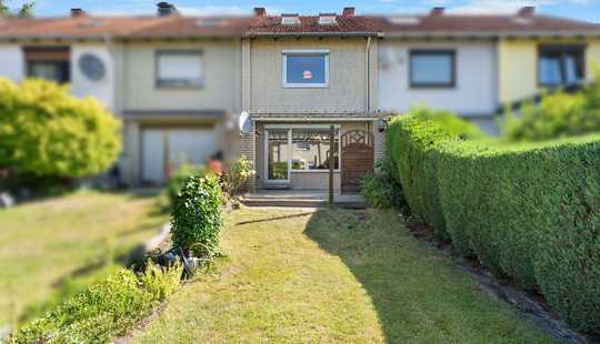 Bild von Reihenmittelhaus mit Potenzial in Huchting: Garten, überdachte Terrasse & viel Platz zum Gestalten