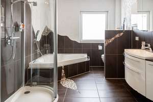 Mediterrane Stadtvilla mit Rundpool & Luxus-Whirlpool: Wohnen, wo Qualität und Freizeit zuhause sind – Die vollständige Adresse der Immobilie erhältst du vom Anbieter., 38448 Brackstedt, Wolfsburg – Vorschaubild 10