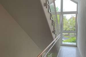 Sehr gepflegte 2 Zimmer Wohnung mit Balkon, Keller und Garage – Krautheimstraße 30, 80997 Allach, München – Vorschaubild 2