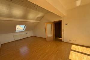Schöne 2-Zimmer-Dachgeschosswohnung mit Loggia in Solingen – Die vollständige Adresse der Immobilie erhältst du vom Anbieter., 42697 Ohligs/Aufderhöhe/Merscheid, Solingen – Vorschaubild 2