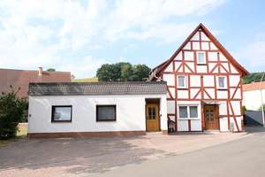 Zwei Wohneinheiten: Fachwerk-Charme und Massivbau- Komfort ! Doppeltes Wohnangebot in Nentershausen  – Die vollständige Adresse der Immobilie erhältst du vom Anbieter., 36214 Nentershausen – Vorschaubild 2